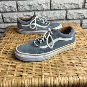Vans Classic Sneaker Suede Skate Shoe